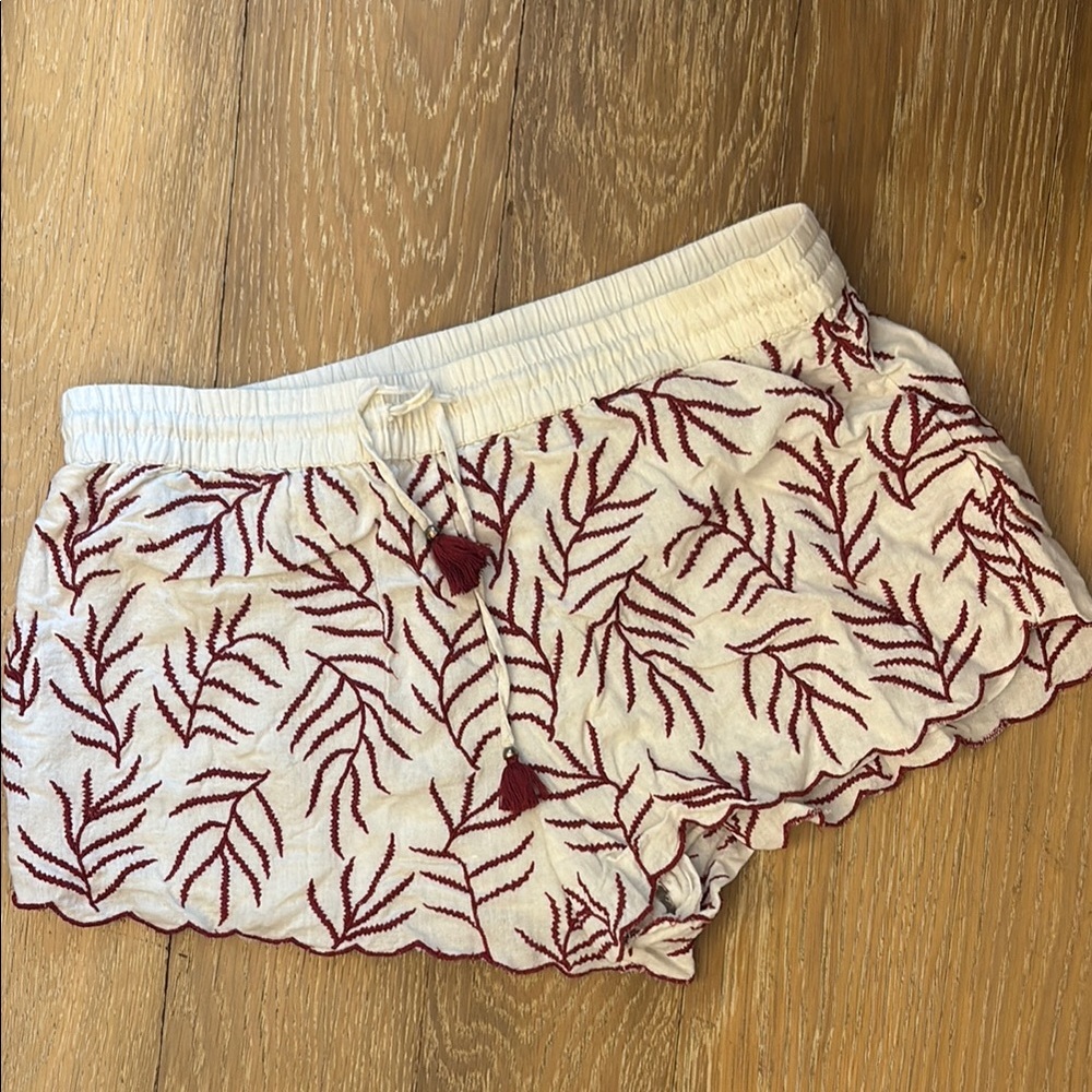 Zara size medium burgundy Leaf Patterned cream Shorts with Drawstring